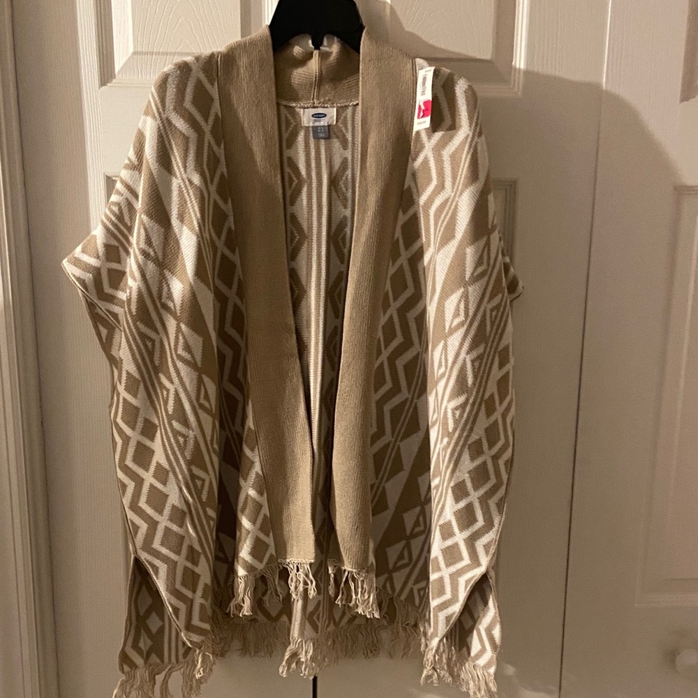 Old Navy Tan and Cream Geometric Cape